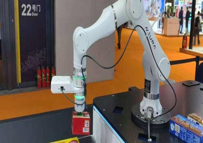 全栈自研,掌控智能核心